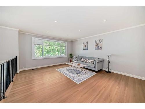 9616 Palisan Place Sw, Calgary, AB - Indoor Photo Showing Living Room