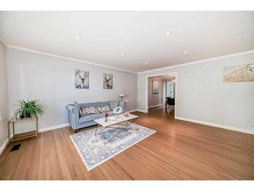 9616 Palisan Place Sw, Calgary, AB - Indoor Photo Showing Living Room