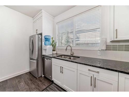 109 Evanston Manor Nw, Calgary, AB - Indoor Photo Showing Kitchen With Double Sink