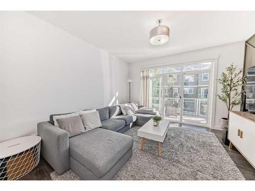 109 Evanston Manor Nw, Calgary, AB - Indoor Photo Showing Living Room