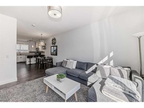 109 Evanston Manor Nw, Calgary, AB - Indoor Photo Showing Living Room