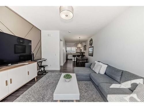 109 Evanston Manor Nw, Calgary, AB - Indoor Photo Showing Living Room