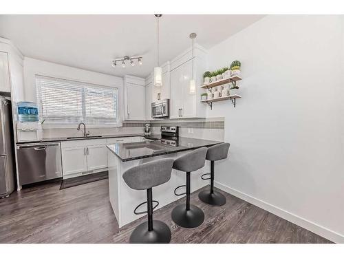 109 Evanston Manor Nw, Calgary, AB - Indoor Photo Showing Kitchen With Upgraded Kitchen