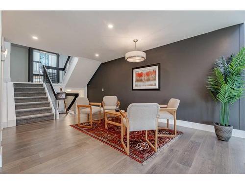 8 Coach Manor Rise Sw, Calgary, AB - Indoor