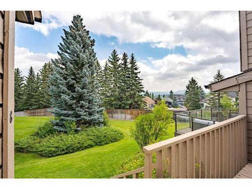 8 Coach Manor Rise Sw, Calgary, AB - Outdoor