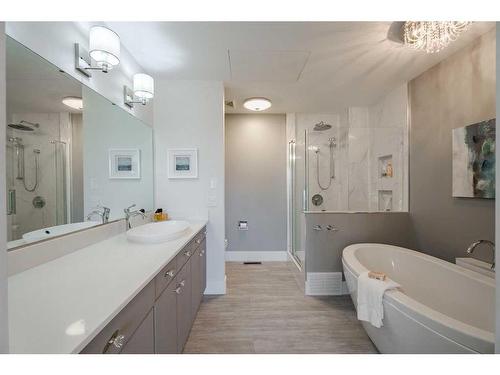 8 Coach Manor Rise Sw, Calgary, AB - Indoor Photo Showing Bathroom