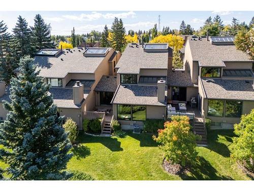 8 Coach Manor Rise Sw, Calgary, AB - Outdoor