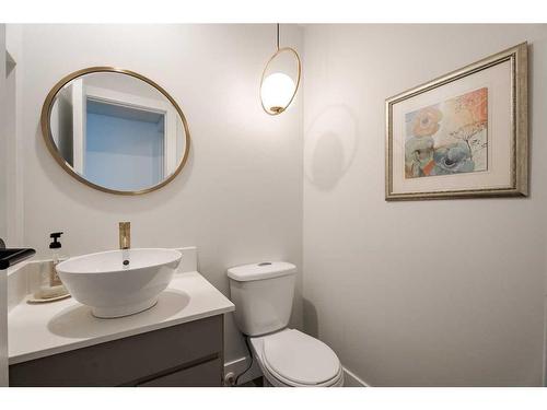 8 Coach Manor Rise Sw, Calgary, AB - Indoor Photo Showing Bathroom