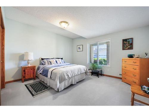 34-99 Christie Point Sw, Calgary, AB - Indoor Photo Showing Bedroom