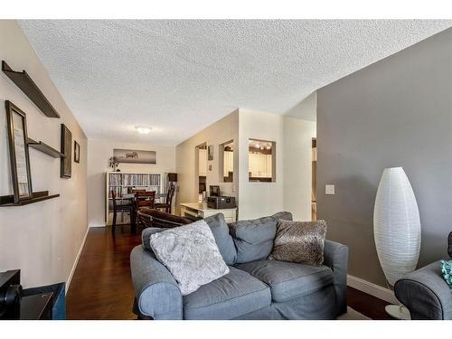 404-1919 17 Avenue Sw, Calgary, AB - Indoor Photo Showing Living Room