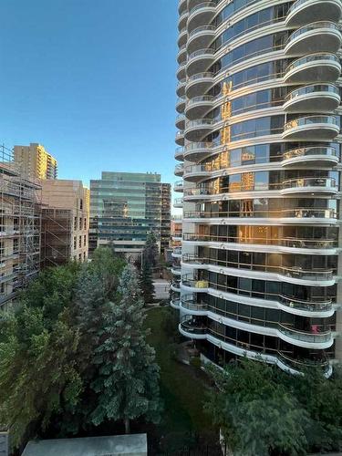 610-1025 5 Avenue Sw, Calgary, AB - Outdoor With Balcony