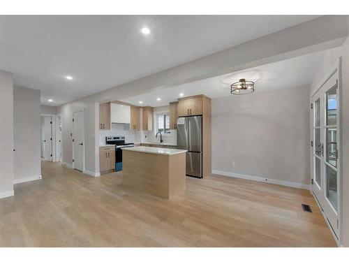 1327B 35 Street Se, Calgary, AB - Indoor Photo Showing Kitchen