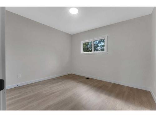 1327B 35 Street Se, Calgary, AB - Indoor Photo Showing Other Room