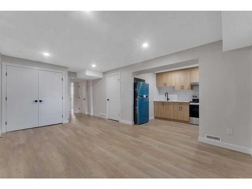 1327B 35 Street Se, Calgary, AB - Indoor