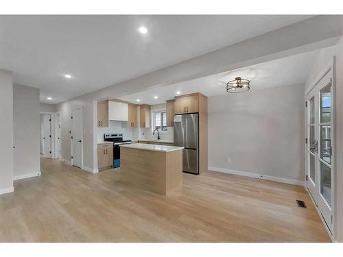 1327B 35 Street Se, Calgary, AB - Indoor Photo Showing Kitchen