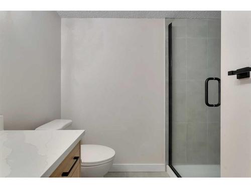 1327B 35 Street Se, Calgary, AB - Indoor Photo Showing Bathroom