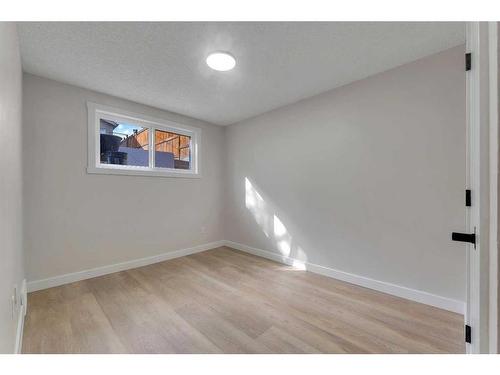 1327B 35 Street Se, Calgary, AB - Indoor Photo Showing Other Room