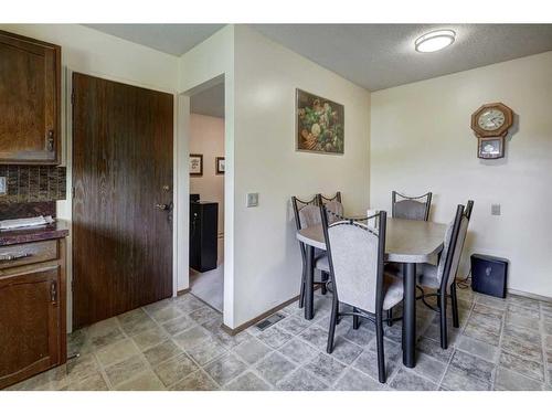 6 Radcliffe Crescent Se, Calgary, AB - Indoor Photo Showing Dining Room