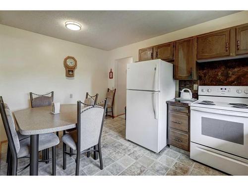 6 Radcliffe Crescent Se, Calgary, AB - Indoor Photo Showing Kitchen