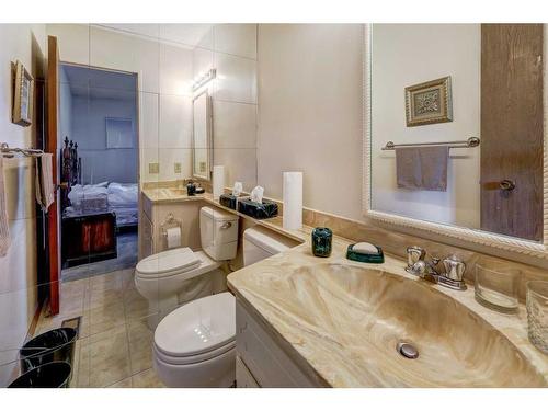 6 Radcliffe Crescent Se, Calgary, AB - Indoor Photo Showing Bathroom