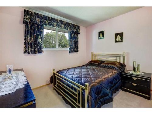 6 Radcliffe Crescent Se, Calgary, AB - Indoor Photo Showing Bedroom