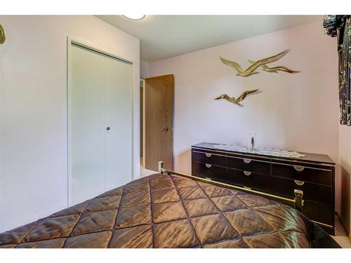 6 Radcliffe Crescent Se, Calgary, AB - Indoor Photo Showing Bedroom