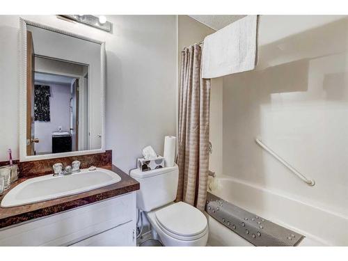 6 Radcliffe Crescent Se, Calgary, AB - Indoor Photo Showing Bathroom