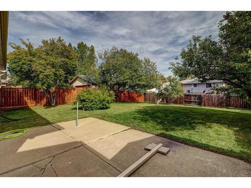 6 Radcliffe Crescent Se, Calgary, AB - Outdoor With Backyard