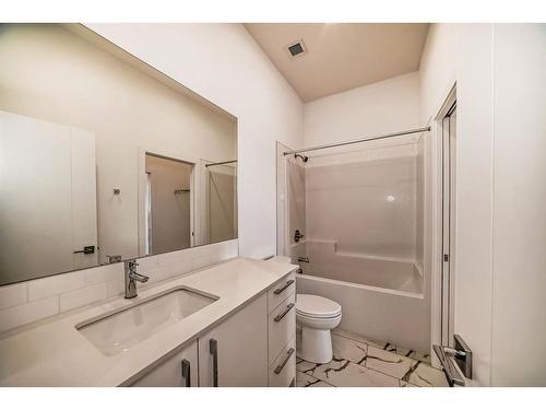 3620-60 Skyview Ranch Road Ne, Calgary, AB - Indoor Photo Showing Bathroom