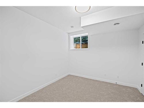 413 18 Avenue Nw, Calgary, AB - Indoor Photo Showing Other Room