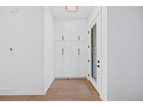 413 18 Avenue Nw, Calgary, AB - Indoor Photo Showing Other Room