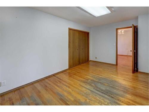 1824 Bowness Road Nw, Calgary, AB - Indoor Photo Showing Other Room