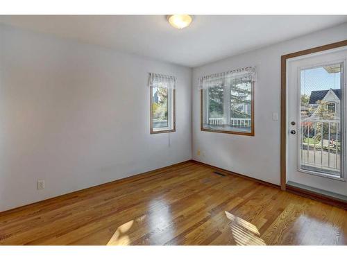 1824 Bowness Road Nw, Calgary, AB - Indoor Photo Showing Bathroom