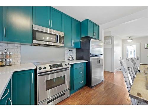 12 Harmon Place Sw, Calgary, AB - Indoor Photo Showing Kitchen With Upgraded Kitchen