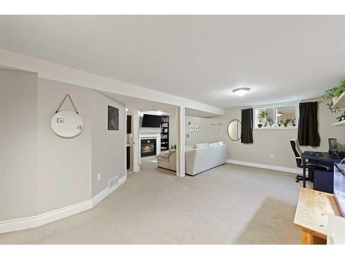 12 Harmon Place Sw, Calgary, AB - Indoor Photo Showing Laundry Room