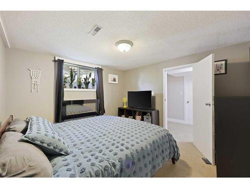 12 Harmon Place Sw, Calgary, AB - Indoor Photo Showing Bedroom