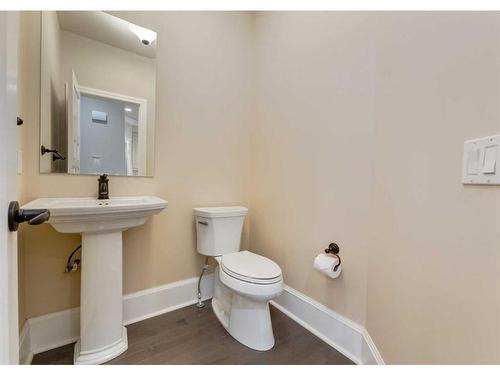 1-420 8 Street Nw, Calgary, AB - Indoor Photo Showing Bathroom