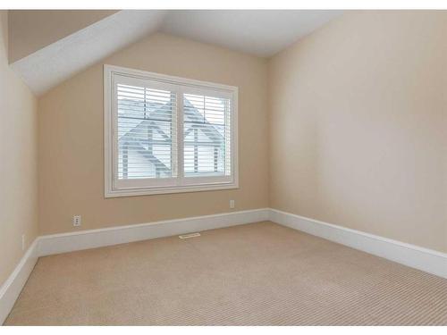 1-420 8 Street Nw, Calgary, AB - Indoor Photo Showing Other Room