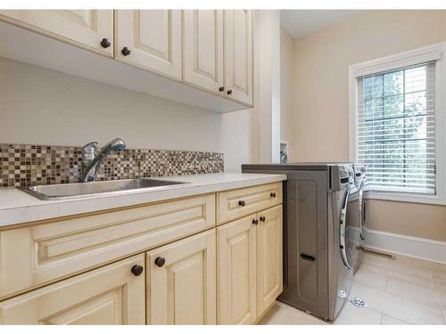 1-420 8 Street Nw, Calgary, AB - Indoor Photo Showing Laundry Room