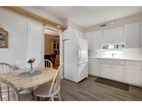 3208 26A Street Sw, Calgary, AB - Indoor Photo Showing Dining Room