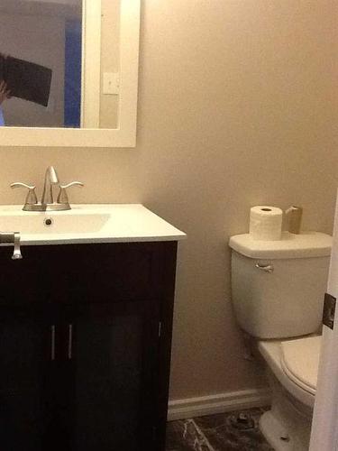 3727 Valdes Place Nw, Calgary, AB - Indoor Photo Showing Bathroom