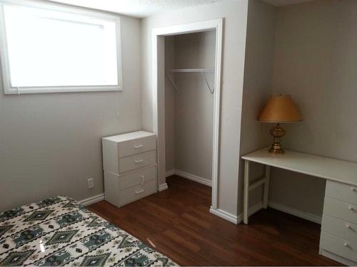 3727 Valdes Place Nw, Calgary, AB - Indoor Photo Showing Bedroom