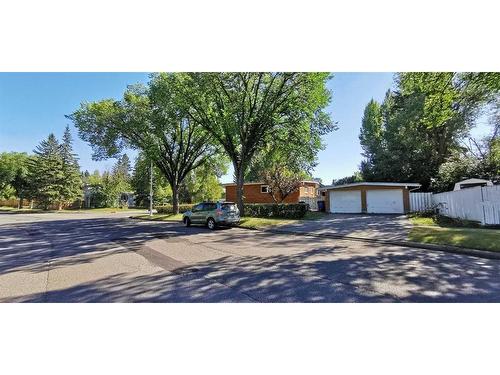 3727 Valdes Place Nw, Calgary, AB - Outdoor