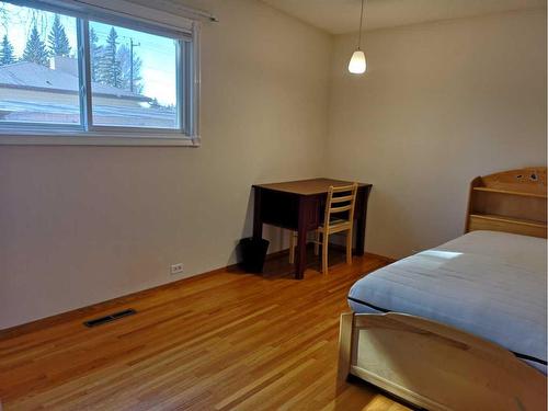 3727 Valdes Place Nw, Calgary, AB - Indoor Photo Showing Bedroom