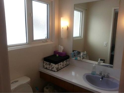 3727 Valdes Place Nw, Calgary, AB - Indoor Photo Showing Bathroom