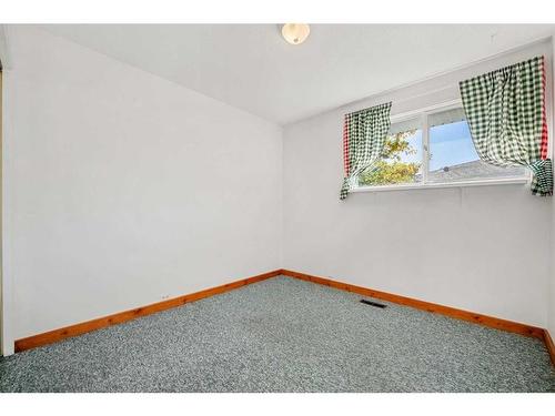 10727 Mapleshire Crescent Se, Calgary, AB - Indoor Photo Showing Other Room