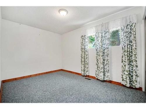 10727 Mapleshire Crescent Se, Calgary, AB - Indoor Photo Showing Other Room