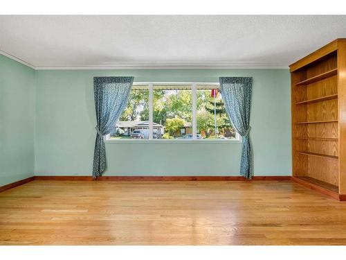 10727 Mapleshire Crescent Se, Calgary, AB - Indoor Photo Showing Other Room