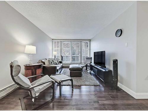 1004-733 14 Avenue Sw, Calgary, AB - Indoor Photo Showing Living Room