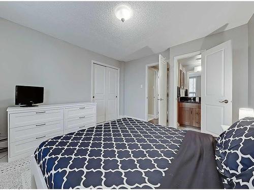 1004-733 14 Avenue Sw, Calgary, AB - Indoor Photo Showing Bedroom